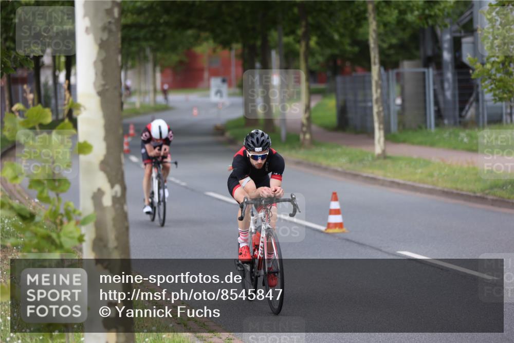 10.08.2025 - GEWOBA Citytriathlon Bremen Yannick Fuchs http://msf.ph/oto/8545847 10.08.2025 12:02:45 Radfahren 566, 637 meine-sportfotos.de