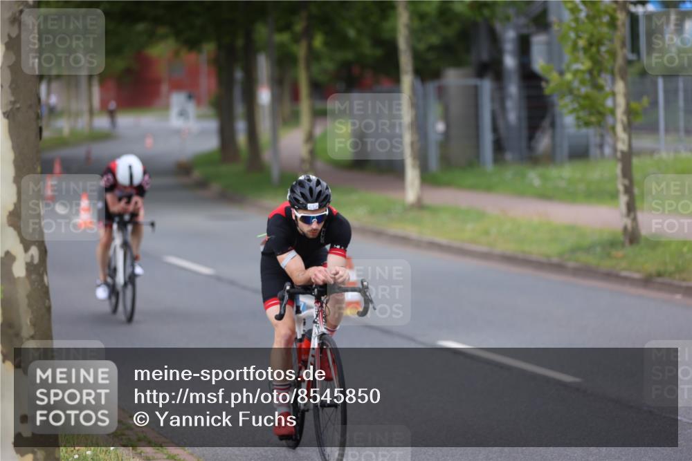 10.08.2025 - GEWOBA Citytriathlon Bremen Yannick Fuchs http://msf.ph/oto/8545850 10.08.2025 12:02:45 Radfahren 566, 637 meine-sportfotos.de