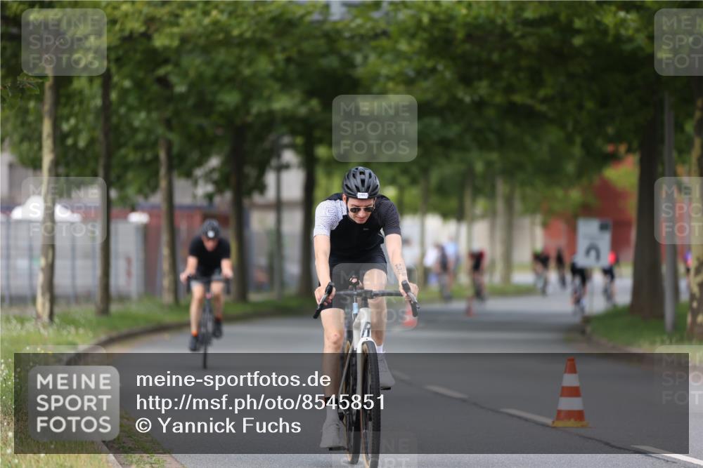 10.08.2025 - GEWOBA Citytriathlon Bremen Yannick Fuchs http://msf.ph/oto/8545851 10.08.2025 12:59:59 Radfahren 614, 623, 628, 652, 698, 835, 848, 850, 871, 889, 907, 934, 1002, 1012, 1022, 1030 meine-sportfotos.de