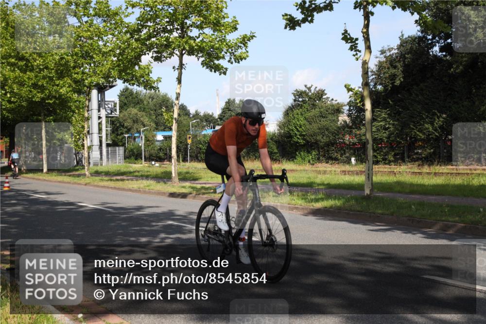 10.08.2025 - GEWOBA Citytriathlon Bremen Yannick Fuchs http://msf.ph/oto/8545854 10.08.2025 10:35:47 Radfahren 71, 83, 109, 225, 392, 452, 454 meine-sportfotos.de