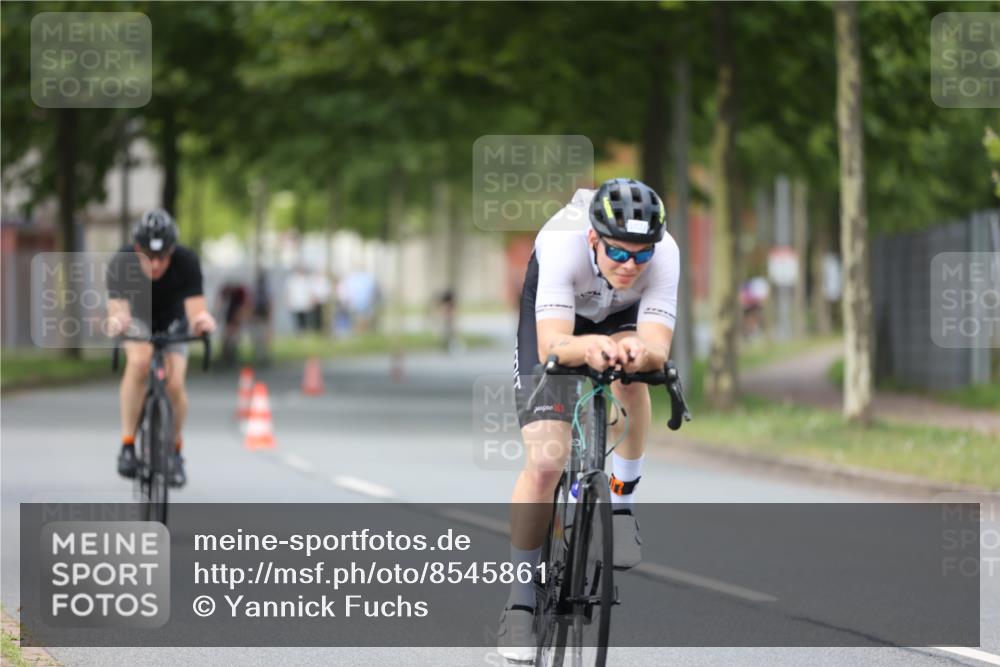 10.08.2025 - GEWOBA Citytriathlon Bremen Yannick Fuchs http://msf.ph/oto/8545861 10.08.2025 13:00:00 Radfahren 614, 623, 628, 652, 698, 835, 848, 850, 871, 889, 907, 934, 1002, 1012, 1022, 1030 meine-sportfotos.de