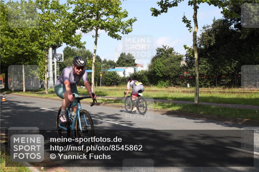 10.08.2025 - GEWOBA Citytriathlon Bremen Yannick Fuchs http://msf.ph/oto/8545862 10.08.2025 10:35:51 Radfahren 71, 109, 225, 392, 452, 454 meine-sportfotos.de