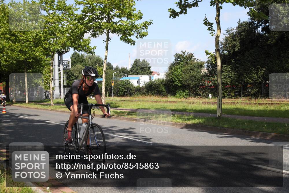 10.08.2025 - GEWOBA Citytriathlon Bremen Yannick Fuchs http://msf.ph/oto/8545863 10.08.2025 10:35:55 Radfahren 71, 109, 225, 392, 452, 454, 493 meine-sportfotos.de