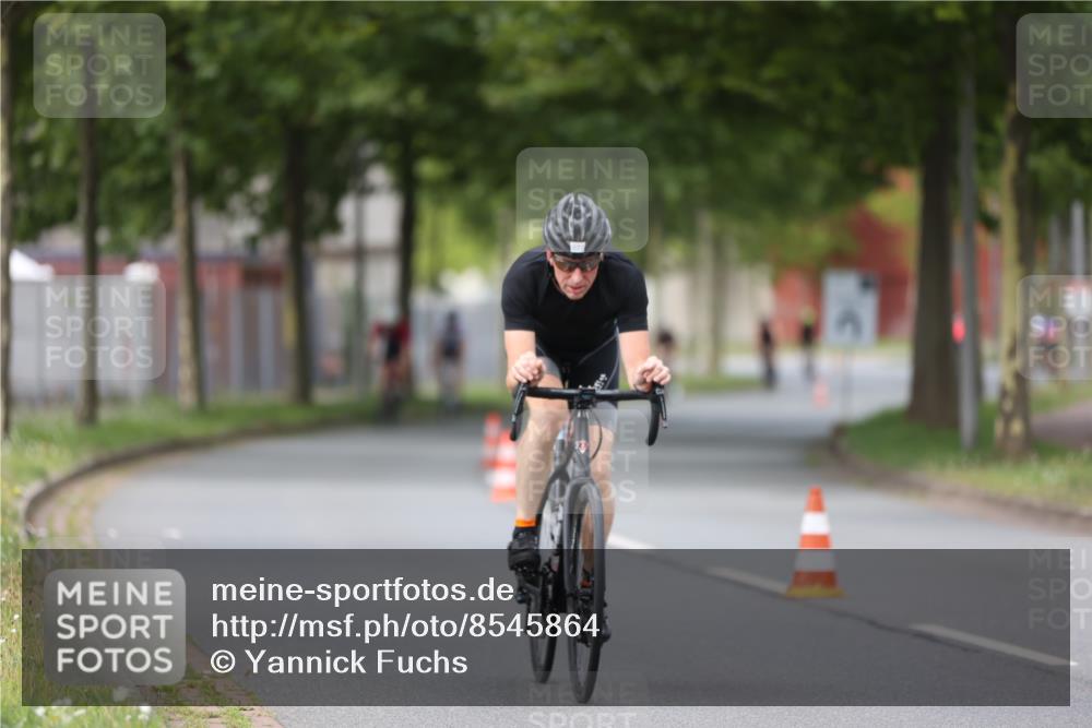 10.08.2025 - GEWOBA Citytriathlon Bremen Yannick Fuchs http://msf.ph/oto/8545864 10.08.2025 13:00:01 Radfahren 614, 623, 628, 652, 698, 803, 835, 848, 850, 871, 889, 934, 1002, 1012, 1022, 1030 meine-sportfotos.de