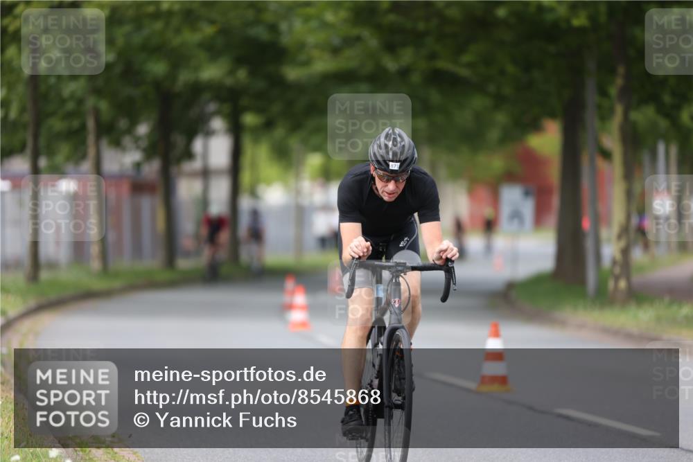 10.08.2025 - GEWOBA Citytriathlon Bremen Yannick Fuchs http://msf.ph/oto/8545868 10.08.2025 13:00:01 Radfahren 614, 623, 628, 652, 698, 803, 835, 848, 850, 871, 889, 934, 1002, 1012, 1022, 1030 meine-sportfotos.de