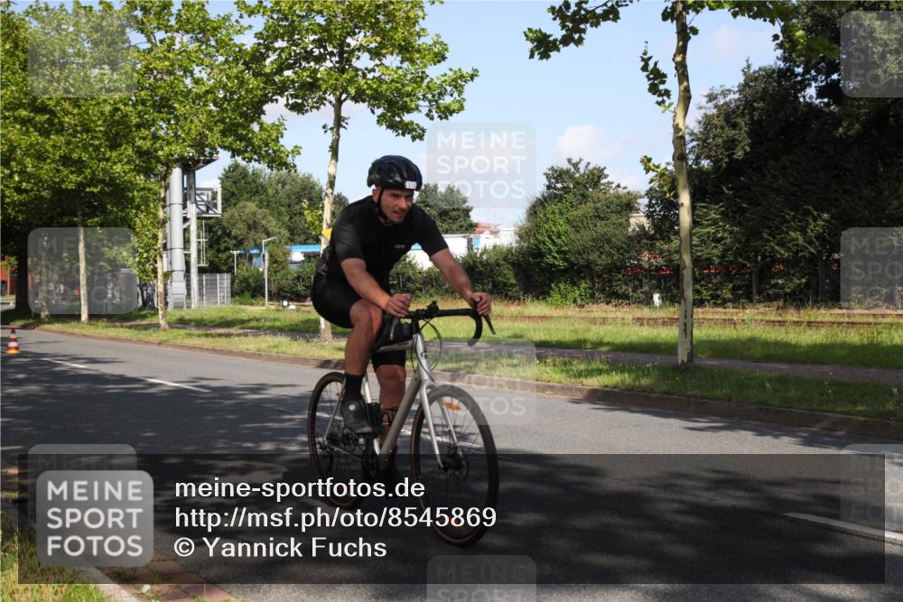10.08.2025 - GEWOBA Citytriathlon Bremen Yannick Fuchs http://msf.ph/oto/8545869 10.08.2025 10:36:10 Radfahren 373, 401, 450, 493 meine-sportfotos.de