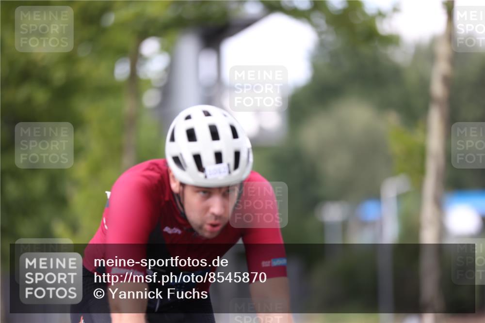 10.08.2025 - GEWOBA Citytriathlon Bremen Yannick Fuchs http://msf.ph/oto/8545870 10.08.2025 13:00:08 Radfahren 628, 652, 803, 835, 848, 871, 983, 1002, 1012, 1022, 1030 meine-sportfotos.de