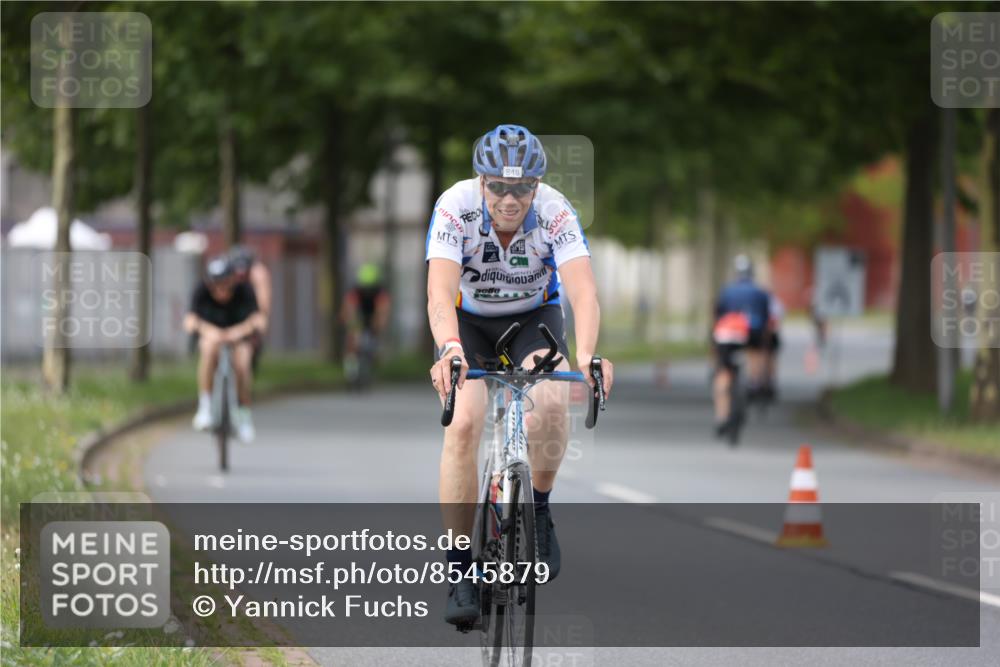 10.08.2025 - GEWOBA Citytriathlon Bremen Yannick Fuchs http://msf.ph/oto/8545879 10.08.2025 13:00:10 Radfahren 652, 665, 803, 835, 848, 871, 983, 1002, 1012, 1022, 1030 meine-sportfotos.de