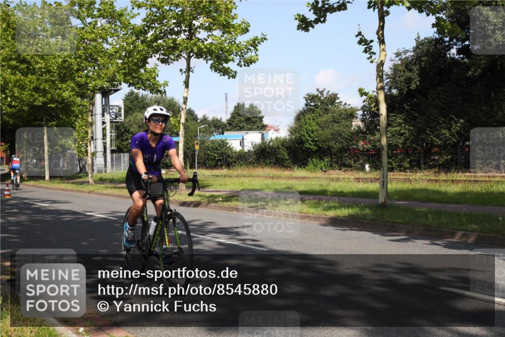 10.08.2025 - GEWOBA Citytriathlon Bremen Yannick Fuchs http://msf.ph/oto/8545880 10.08.2025 10:36:16 Radfahren 117, 231, 373, 401, 450, 493 meine-sportfotos.de