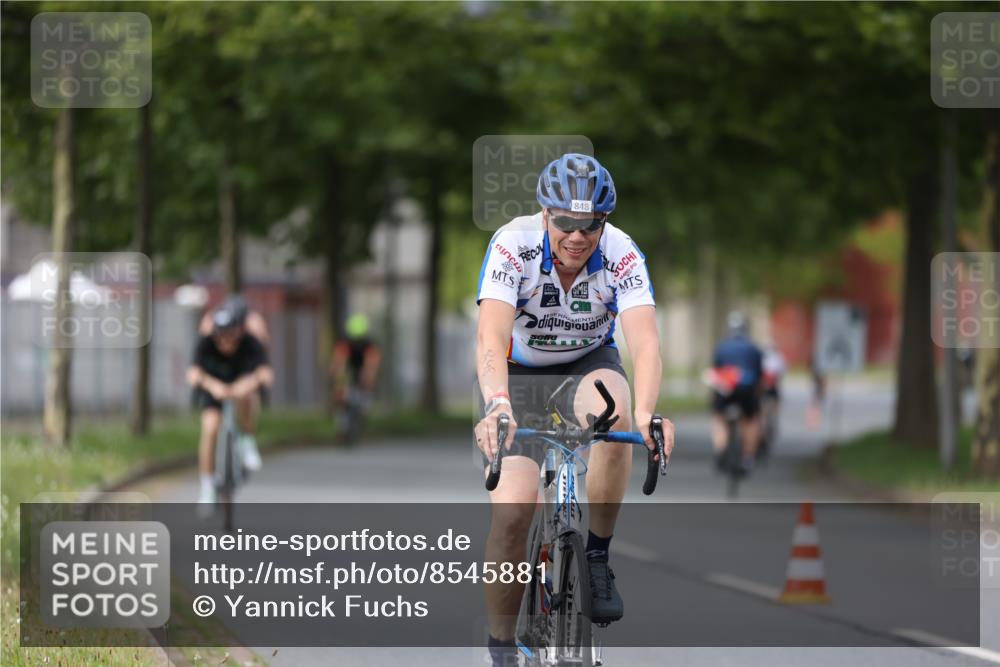 10.08.2025 - GEWOBA Citytriathlon Bremen Yannick Fuchs http://msf.ph/oto/8545881 10.08.2025 13:00:10 Radfahren 652, 665, 803, 835, 848, 871, 983, 1002, 1012, 1022, 1030 meine-sportfotos.de