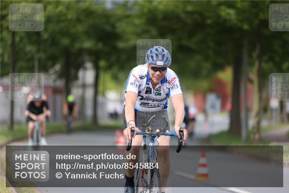 10.08.2025 - GEWOBA Citytriathlon Bremen Yannick Fuchs http://msf.ph/oto/8545884 10.08.2025 13:00:10 Radfahren 652, 665, 803, 835, 848, 871, 983, 1002, 1012, 1022, 1030 meine-sportfotos.de