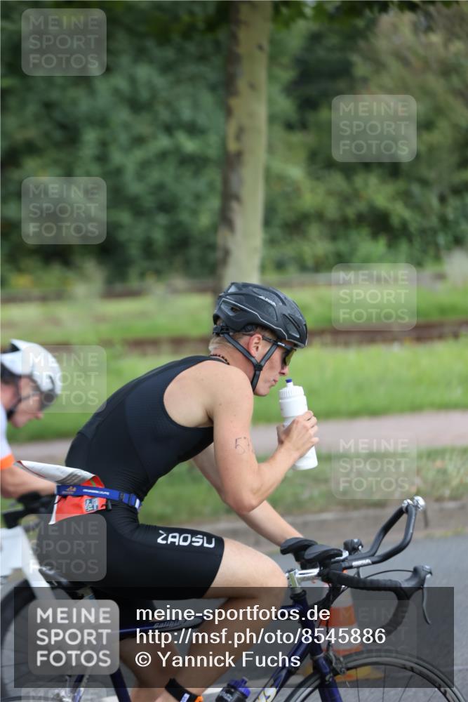 10.08.2025 - GEWOBA Citytriathlon Bremen Yannick Fuchs http://msf.ph/oto/8545886 10.08.2025 12:04:25 Radfahren 572, 719, 734 meine-sportfotos.de