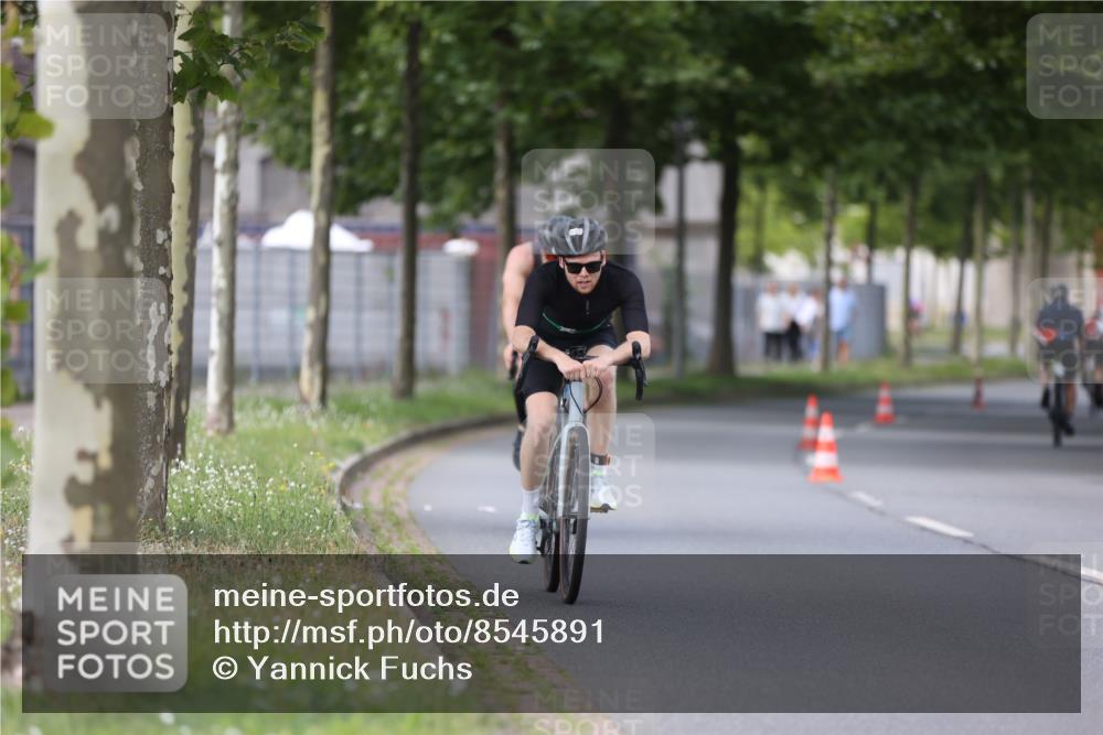 10.08.2025 - GEWOBA Citytriathlon Bremen Yannick Fuchs http://msf.ph/oto/8545891 10.08.2025 13:00:11 Radfahren 652, 665, 803, 835, 848, 871, 983, 1002, 1012, 1022, 1030 meine-sportfotos.de