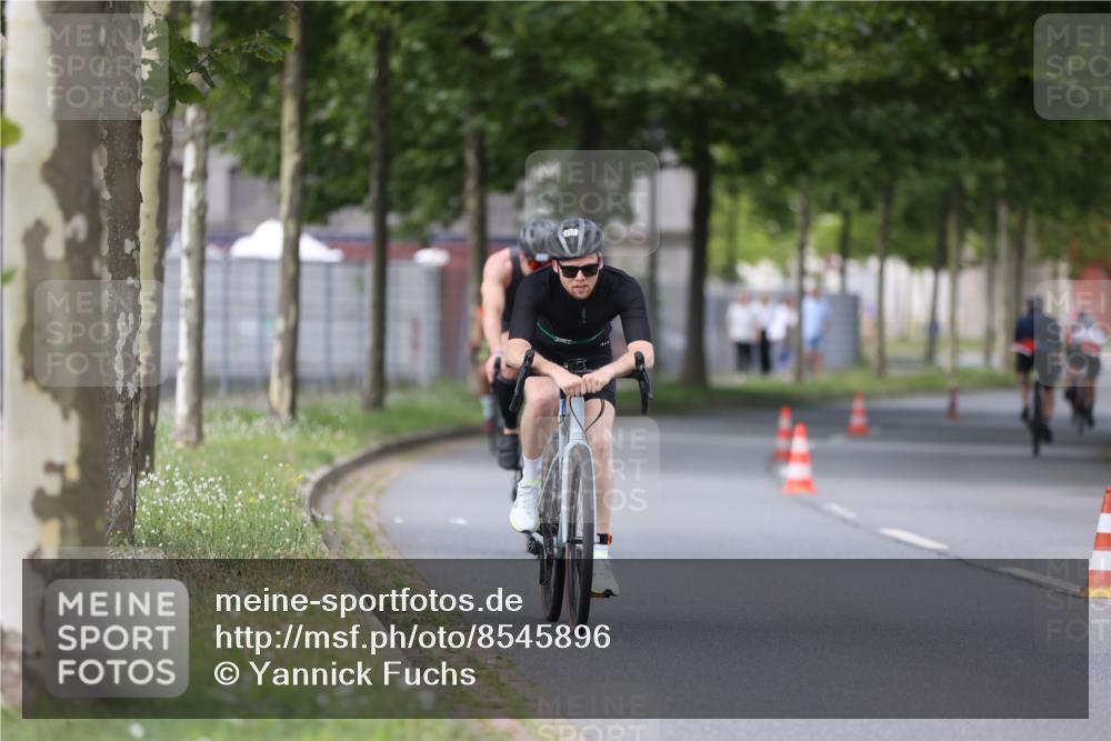 10.08.2025 - GEWOBA Citytriathlon Bremen Yannick Fuchs http://msf.ph/oto/8545896 10.08.2025 13:00:12 Radfahren 652, 665, 803, 835, 848, 871, 983, 1002, 1012, 1022, 1030 meine-sportfotos.de