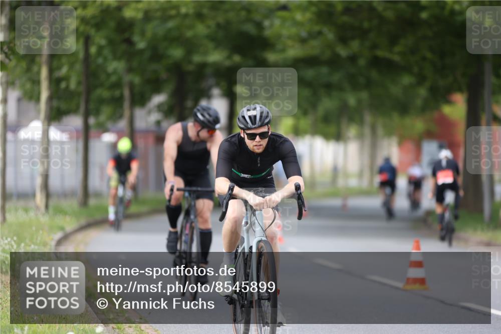 10.08.2025 - GEWOBA Citytriathlon Bremen Yannick Fuchs http://msf.ph/oto/8545899 10.08.2025 13:00:12 Radfahren 652, 665, 803, 835, 848, 871, 983, 1002, 1012, 1022, 1030 meine-sportfotos.de