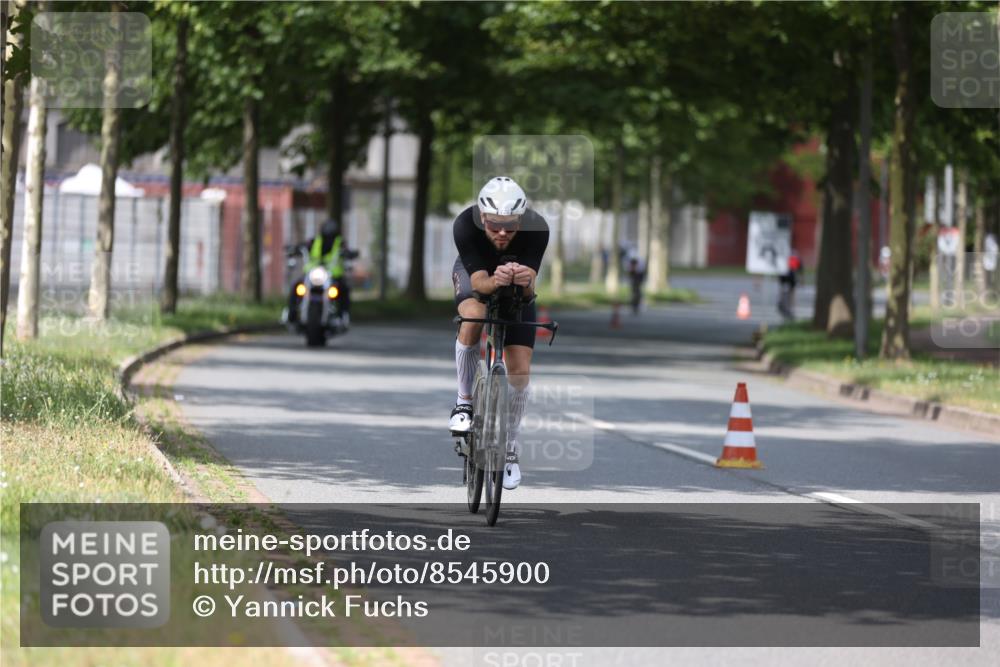 10.08.2025 - GEWOBA Citytriathlon Bremen Yannick Fuchs http://msf.ph/oto/8545900 10.08.2025 12:06:03 Radfahren 554, 729, 1027 meine-sportfotos.de
