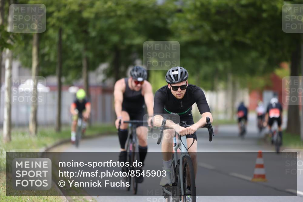 10.08.2025 - GEWOBA Citytriathlon Bremen Yannick Fuchs http://msf.ph/oto/8545903 10.08.2025 13:00:12 Radfahren 652, 665, 803, 835, 848, 871, 983, 1002, 1012, 1022, 1030 meine-sportfotos.de