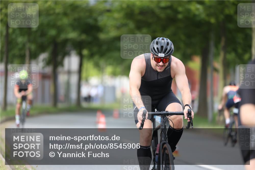 10.08.2025 - GEWOBA Citytriathlon Bremen Yannick Fuchs http://msf.ph/oto/8545906 10.08.2025 13:00:13 Radfahren 652, 665, 803, 835, 848, 871, 983, 1012, 1022, 1030 meine-sportfotos.de