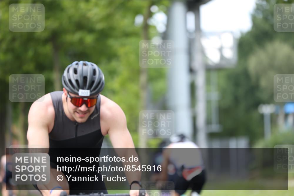 10.08.2025 - GEWOBA Citytriathlon Bremen Yannick Fuchs http://msf.ph/oto/8545916 10.08.2025 13:00:14 Radfahren 652, 665, 803, 848, 871, 983, 1012, 1022, 1030 meine-sportfotos.de