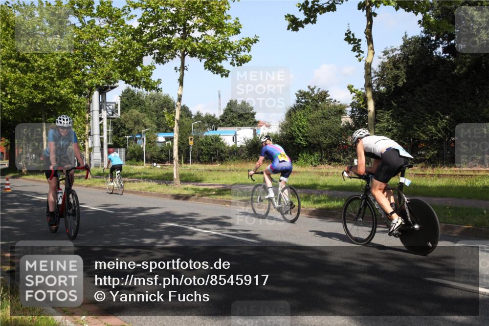 10.08.2025 - GEWOBA Citytriathlon Bremen Yannick Fuchs http://msf.ph/oto/8545917 10.08.2025 10:36:42 Radfahren 99, 115, 159, 378, 397, 447, 497 meine-sportfotos.de