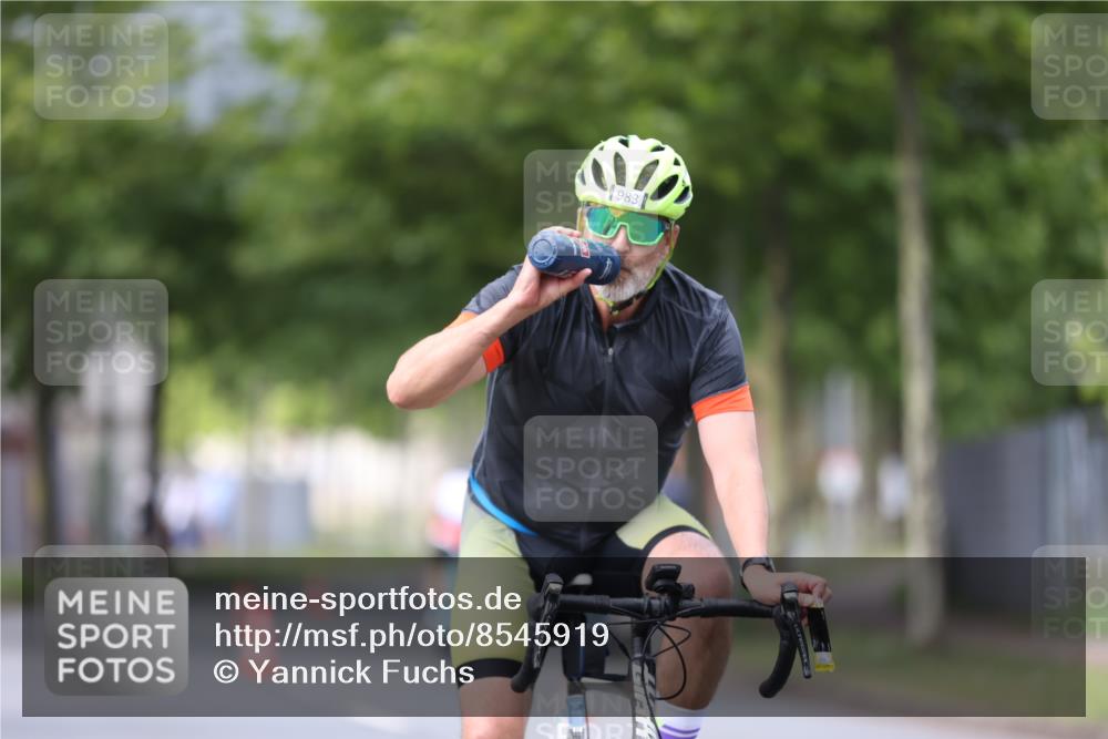 10.08.2025 - GEWOBA Citytriathlon Bremen Yannick Fuchs http://msf.ph/oto/8545919 10.08.2025 13:00:17 Radfahren 652, 665, 803, 848, 871, 983, 1012, 1022 meine-sportfotos.de
