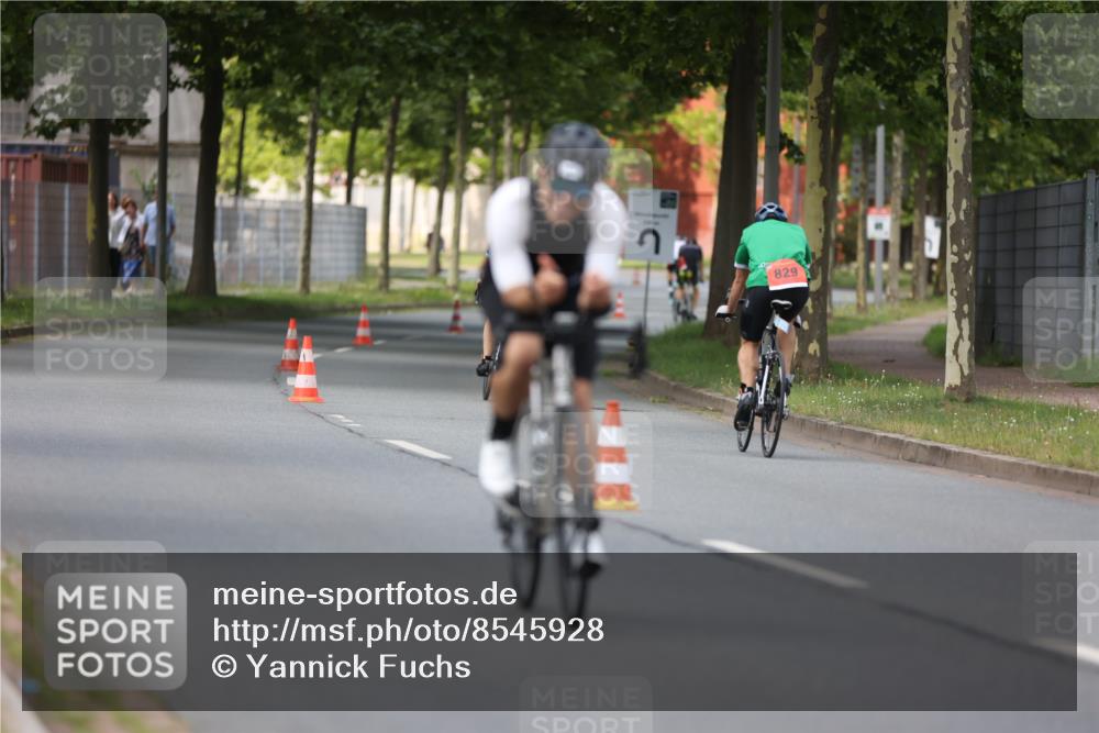 10.08.2025 - GEWOBA Citytriathlon Bremen Yannick Fuchs http://msf.ph/oto/8545928 10.08.2025 13:00:24 Radfahren 665, 803, 983 meine-sportfotos.de