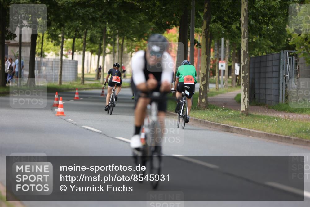 10.08.2025 - GEWOBA Citytriathlon Bremen Yannick Fuchs http://msf.ph/oto/8545931 10.08.2025 13:00:24 Radfahren 665, 803, 983 meine-sportfotos.de