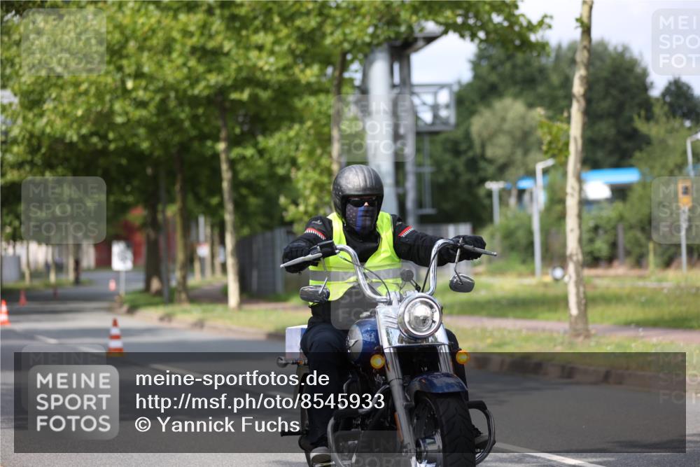 10.08.2025 - GEWOBA Citytriathlon Bremen Yannick Fuchs http://msf.ph/oto/8545933 10.08.2025 12:06:07 Radfahren 554, 729 meine-sportfotos.de