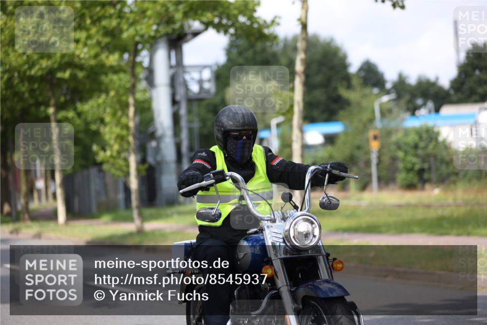 10.08.2025 - GEWOBA Citytriathlon Bremen Yannick Fuchs http://msf.ph/oto/8545937 10.08.2025 12:06:07 Radfahren 554, 729 meine-sportfotos.de