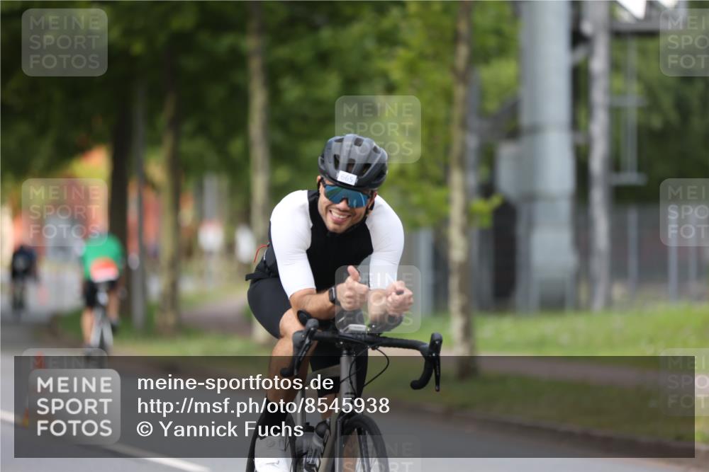 10.08.2025 - GEWOBA Citytriathlon Bremen Yannick Fuchs http://msf.ph/oto/8545938 10.08.2025 13:00:25 Radfahren 665, 803, 983 meine-sportfotos.de