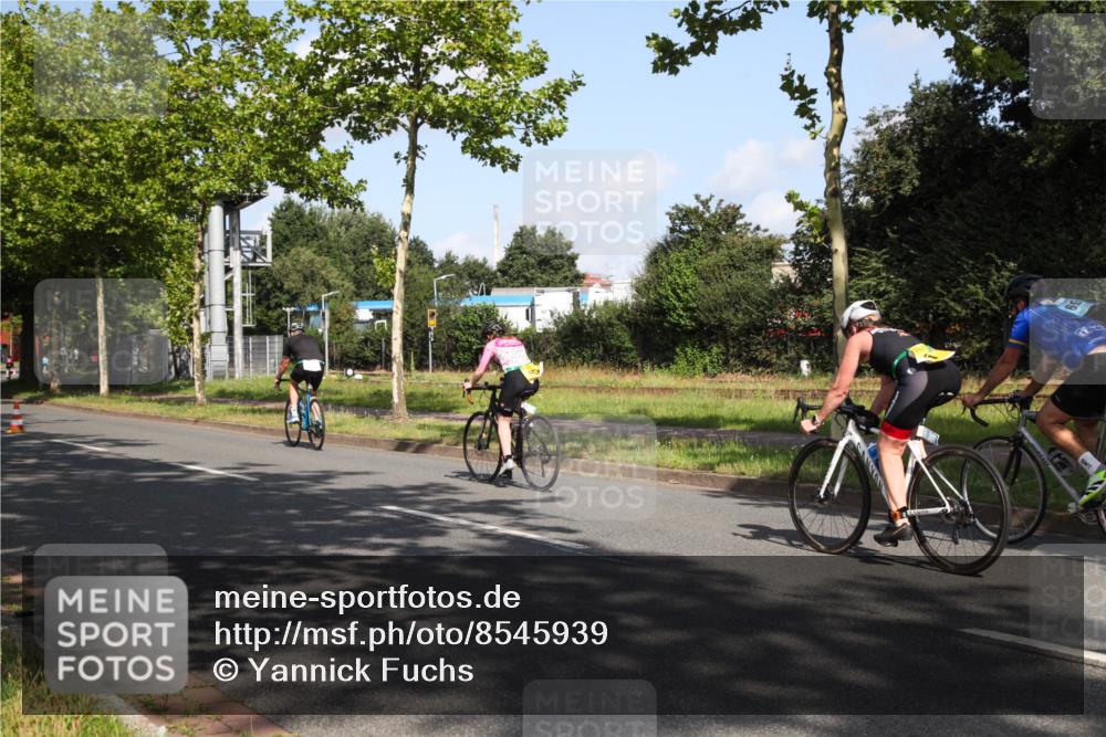 10.08.2025 - GEWOBA Citytriathlon Bremen Yannick Fuchs http://msf.ph/oto/8545939 10.08.2025 10:36:57 Radfahren 85, 381, 464, 497 meine-sportfotos.de