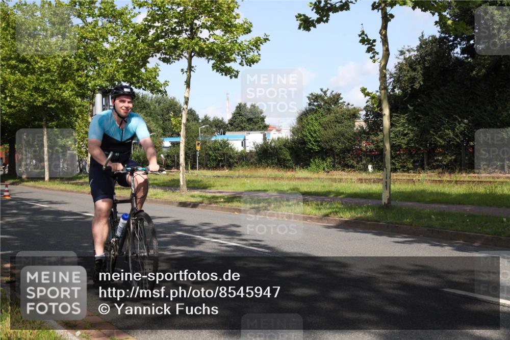 10.08.2025 - GEWOBA Citytriathlon Bremen Yannick Fuchs http://msf.ph/oto/8545947 10.08.2025 10:37:08 Radfahren 85, 381, 464 meine-sportfotos.de