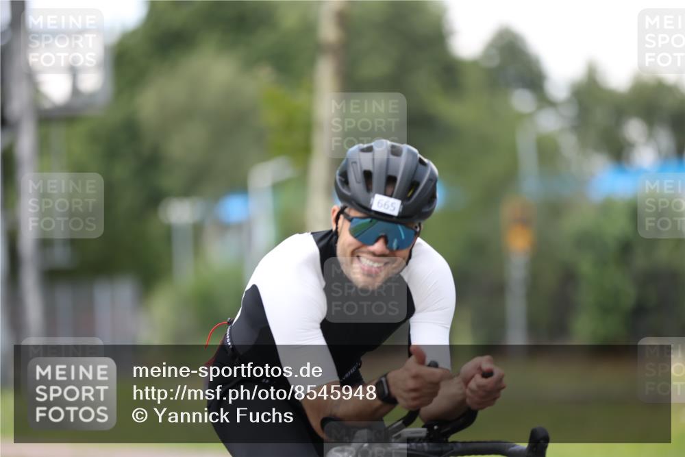 10.08.2025 - GEWOBA Citytriathlon Bremen Yannick Fuchs http://msf.ph/oto/8545948 10.08.2025 13:00:25 Radfahren 665, 803, 983 meine-sportfotos.de