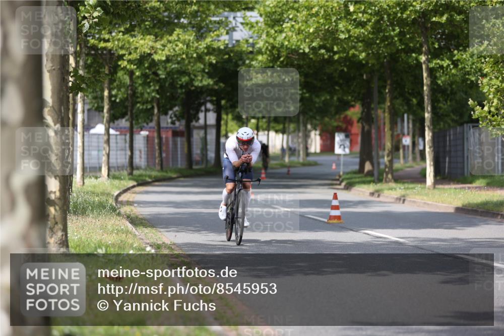10.08.2025 - GEWOBA Citytriathlon Bremen Yannick Fuchs http://msf.ph/oto/8545953 10.08.2025 12:06:10 Radfahren 554, 614, 729 meine-sportfotos.de