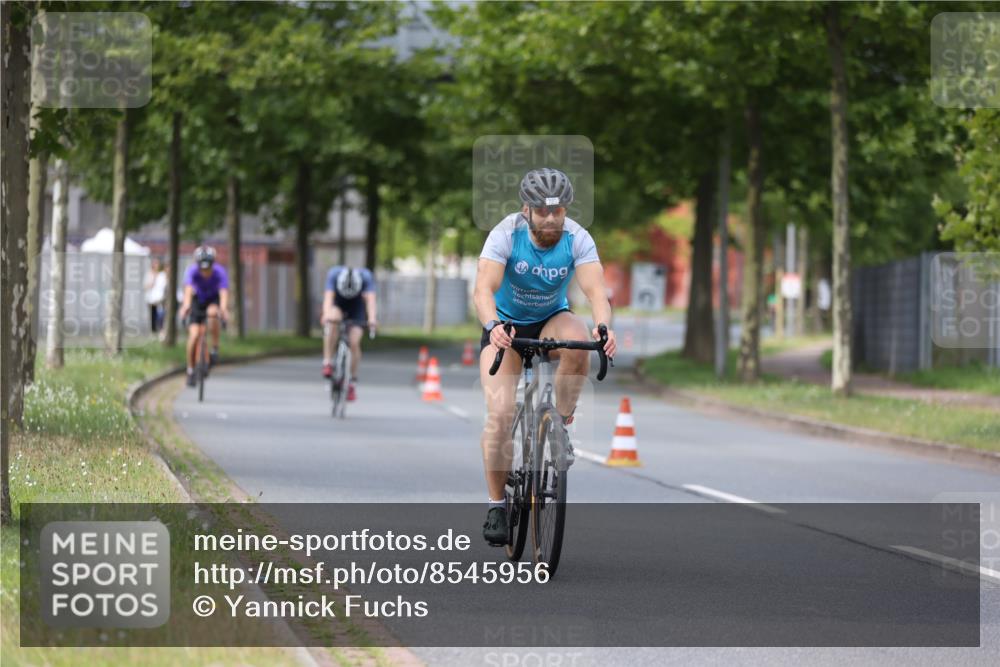 10.08.2025 - GEWOBA Citytriathlon Bremen Yannick Fuchs http://msf.ph/oto/8545956 10.08.2025 13:00:40 Radfahren 581, 613, 785, 1023 meine-sportfotos.de