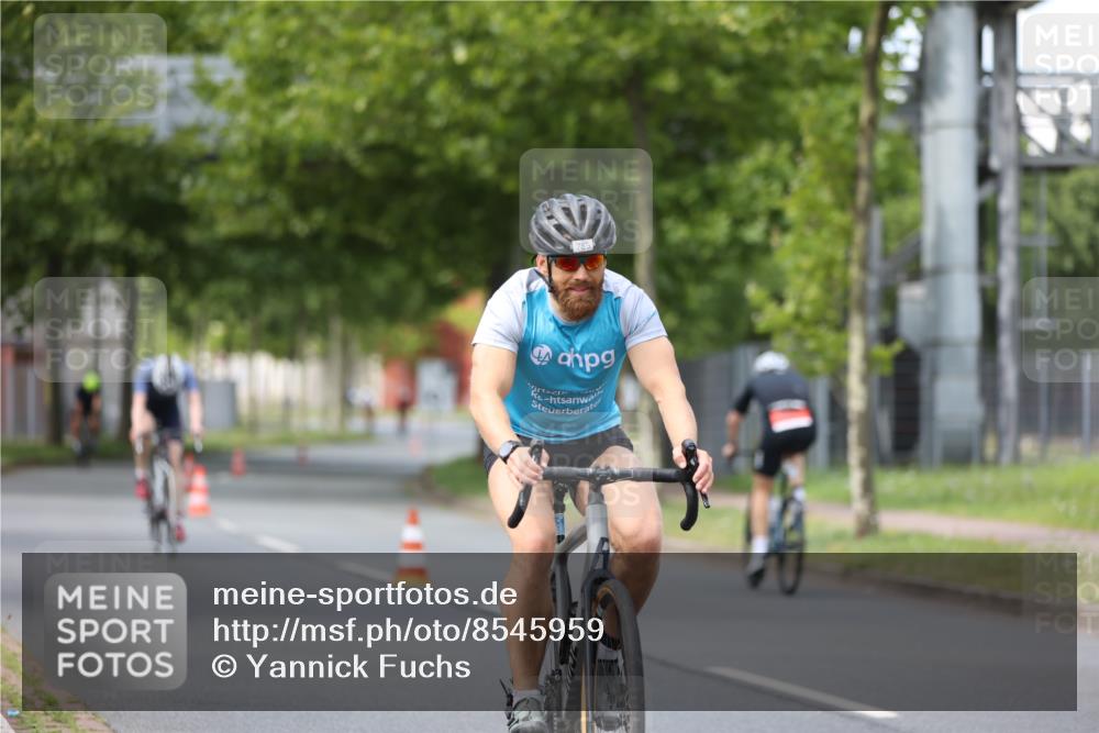 10.08.2025 - GEWOBA Citytriathlon Bremen Yannick Fuchs http://msf.ph/oto/8545959 10.08.2025 13:00:41 Radfahren 581, 613, 785, 1023 meine-sportfotos.de
