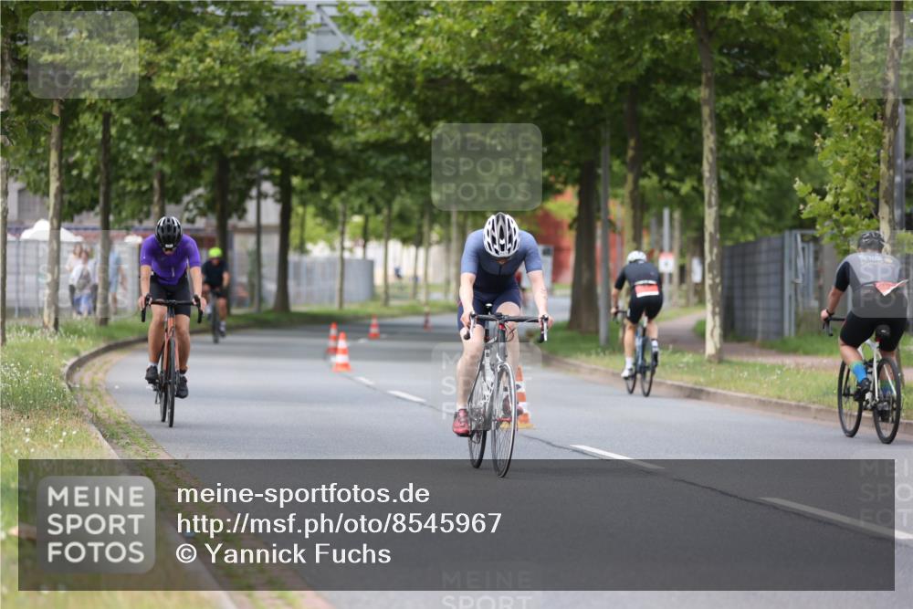 10.08.2025 - GEWOBA Citytriathlon Bremen Yannick Fuchs http://msf.ph/oto/8545967 10.08.2025 13:00:42 Radfahren 581, 613, 785, 1023 meine-sportfotos.de
