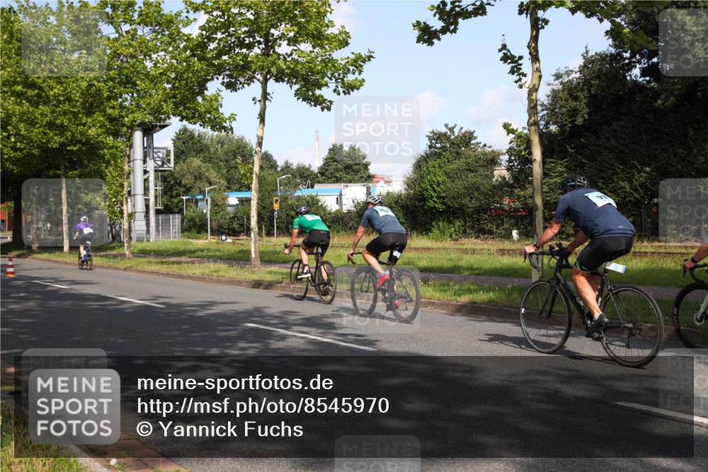 10.08.2025 - GEWOBA Citytriathlon Bremen Yannick Fuchs http://msf.ph/oto/8545970 10.08.2025 10:37:27 Radfahren 33, 75, 121, 123, 145, 219, 455, 485 meine-sportfotos.de