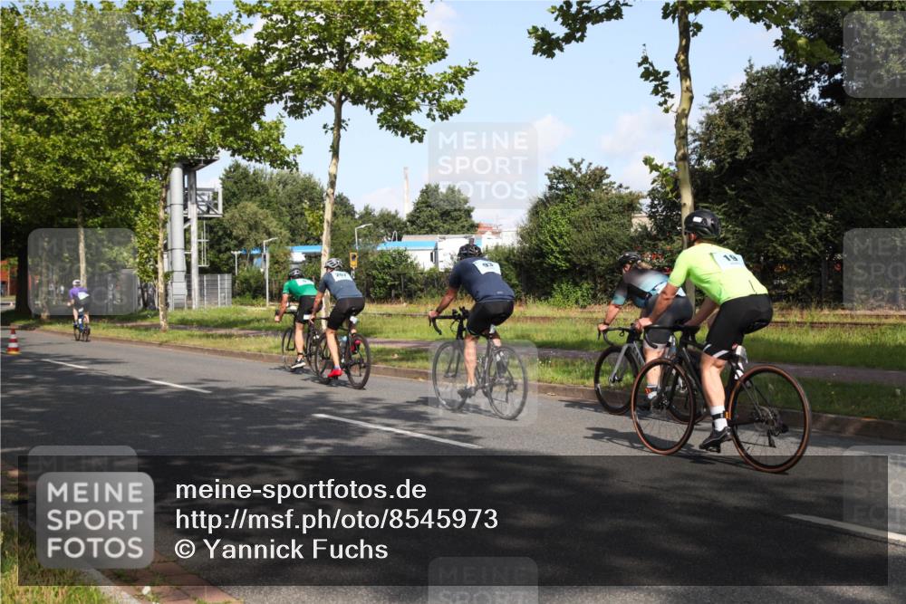 10.08.2025 - GEWOBA Citytriathlon Bremen Yannick Fuchs http://msf.ph/oto/8545973 10.08.2025 10:37:27 Radfahren 33, 75, 121, 123, 145, 219, 455, 485 meine-sportfotos.de