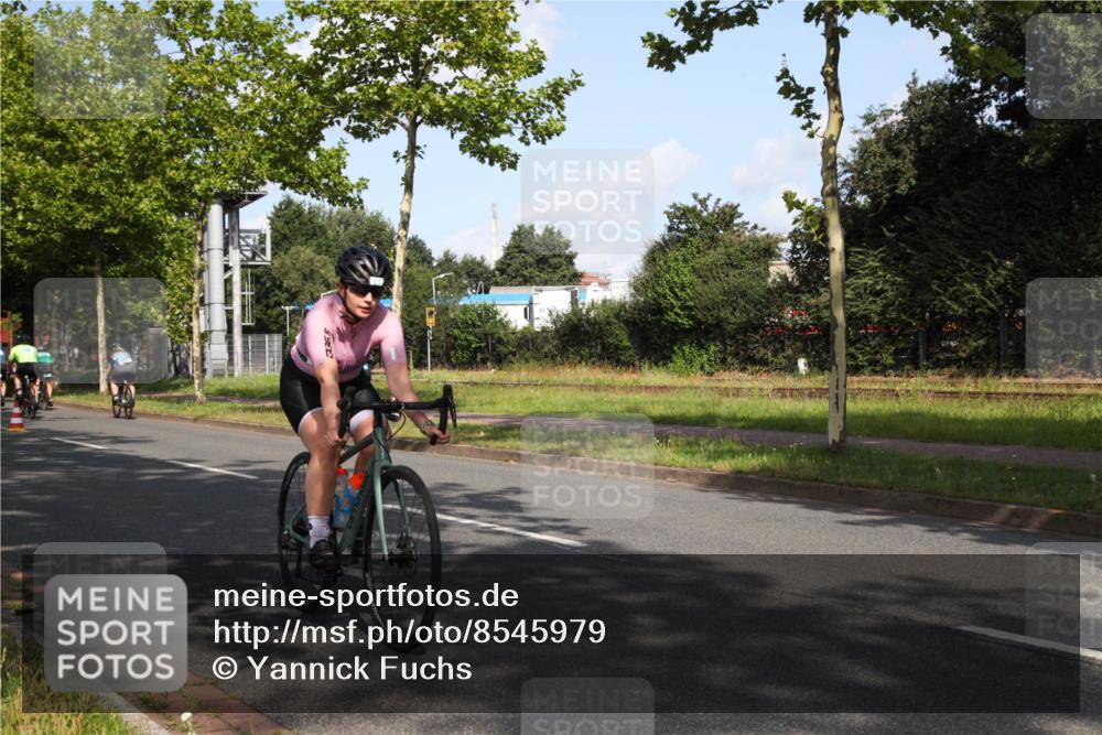 10.08.2025 - GEWOBA Citytriathlon Bremen Yannick Fuchs http://msf.ph/oto/8545979 10.08.2025 10:37:30 Radfahren 33, 49, 75, 121, 123, 145, 219, 455, 485 meine-sportfotos.de