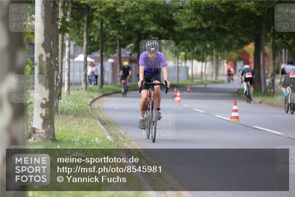 10.08.2025 - GEWOBA Citytriathlon Bremen Yannick Fuchs http://msf.ph/oto/8545981 10.08.2025 13:00:43 Radfahren 581, 613, 785, 1023 meine-sportfotos.de