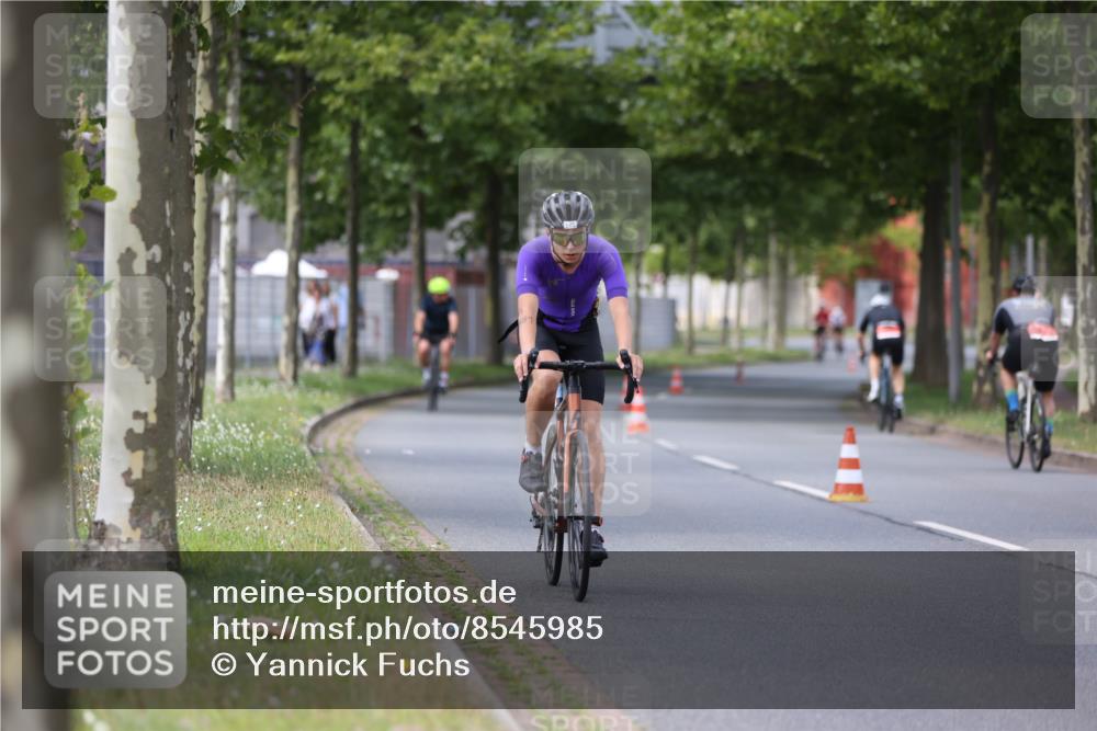 10.08.2025 - GEWOBA Citytriathlon Bremen Yannick Fuchs http://msf.ph/oto/8545985 10.08.2025 13:00:43 Radfahren 581, 613, 785, 1023 meine-sportfotos.de