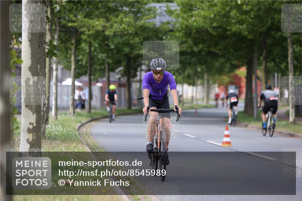 10.08.2025 - GEWOBA Citytriathlon Bremen Yannick Fuchs http://msf.ph/oto/8545989 10.08.2025 13:00:43 Radfahren 581, 613, 785, 1023 meine-sportfotos.de
