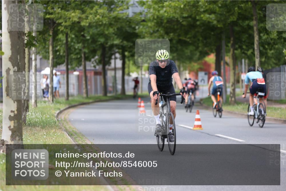 10.08.2025 - GEWOBA Citytriathlon Bremen Yannick Fuchs http://msf.ph/oto/8546005 10.08.2025 13:00:47 Radfahren 581, 613, 669, 677, 785, 1023 meine-sportfotos.de