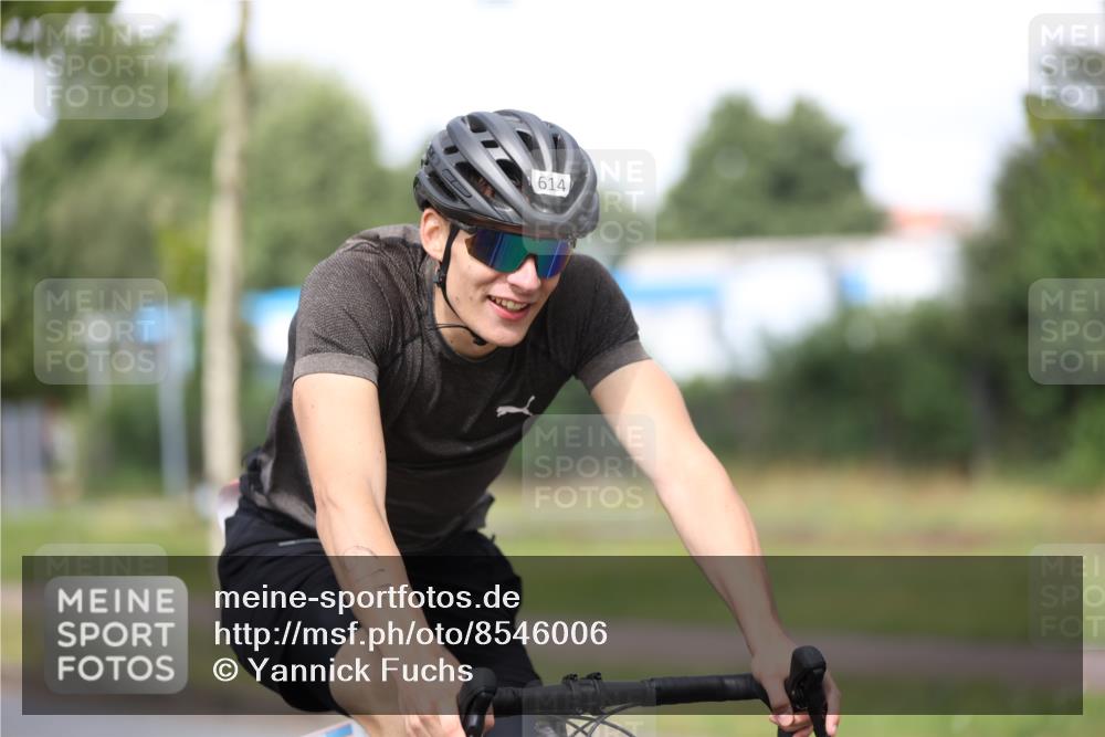 10.08.2025 - GEWOBA Citytriathlon Bremen Yannick Fuchs http://msf.ph/oto/8546006 10.08.2025 12:06:19 Radfahren 554, 580, 614, 634 meine-sportfotos.de