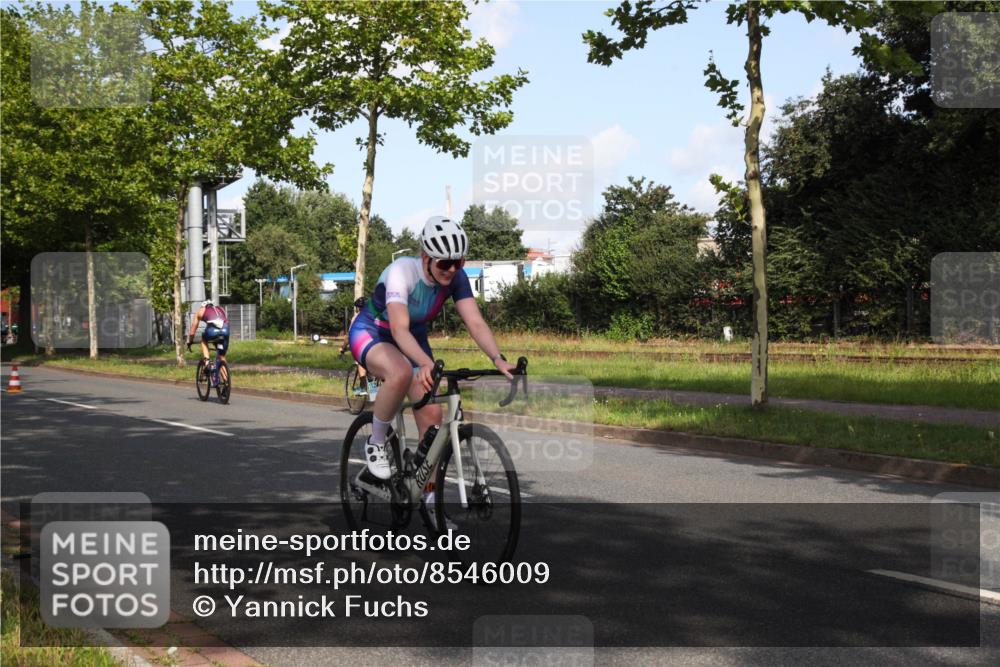 10.08.2025 - GEWOBA Citytriathlon Bremen Yannick Fuchs http://msf.ph/oto/8546009 10.08.2025 10:37:38 Radfahren 33, 49, 75, 123, 219, 375, 455, 474, 485, 501 meine-sportfotos.de