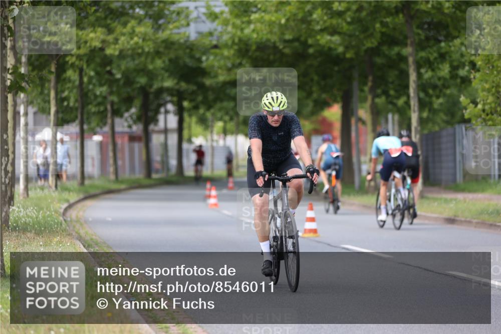 10.08.2025 - GEWOBA Citytriathlon Bremen Yannick Fuchs http://msf.ph/oto/8546011 10.08.2025 13:00:47 Radfahren 581, 613, 669, 677, 785, 1023 meine-sportfotos.de