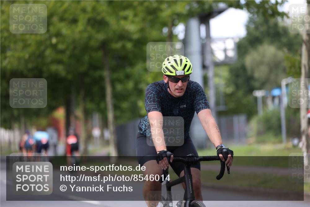 10.08.2025 - GEWOBA Citytriathlon Bremen Yannick Fuchs http://msf.ph/oto/8546014 10.08.2025 13:00:48 Radfahren 581, 613, 669, 677, 785, 1023 meine-sportfotos.de