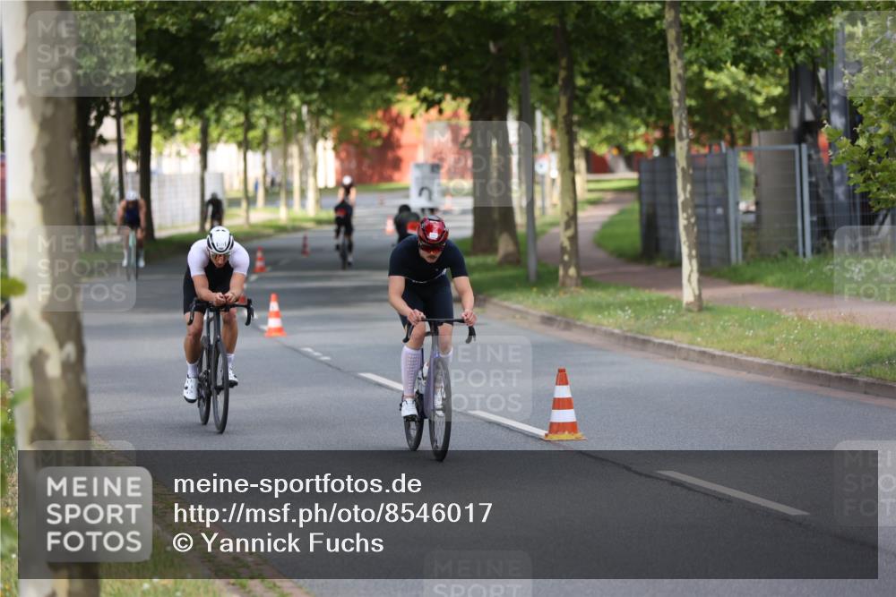 10.08.2025 - GEWOBA Citytriathlon Bremen Yannick Fuchs http://msf.ph/oto/8546017 10.08.2025 12:06:27 Radfahren 554, 580, 614, 634, 658 meine-sportfotos.de