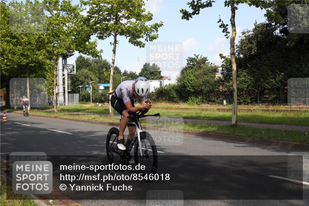 10.08.2025 - GEWOBA Citytriathlon Bremen Yannick Fuchs http://msf.ph/oto/8546018 10.08.2025 10:37:43 Radfahren 33, 49, 69, 75, 123, 219, 375, 402, 458, 474, 485, 501 meine-sportfotos.de